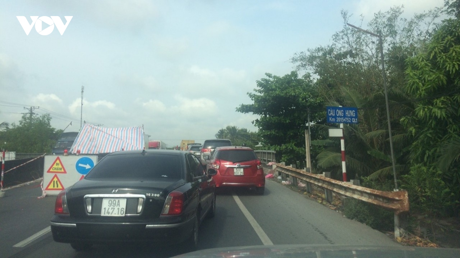 Sửa cầu trên quốc lộ 1 gây kẹt xe nghiêm trọng tại Tiền Giang